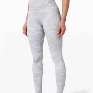 Size 2 White camo LULULEMON wunder under leggings.